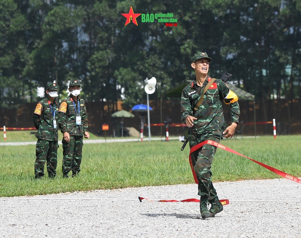 Các xạ thủ Việt Nam về thứ 2 phần tranh tài Bắn trong hành tiến - 2 Các xạ thủ Việt Nam về thứ 2 phần tranh tài Bắn trong hành tiến - 2
