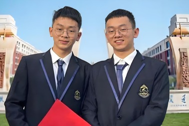 Cặp song sinh cùng đạt 666 điểm trong kỳ thi đại học