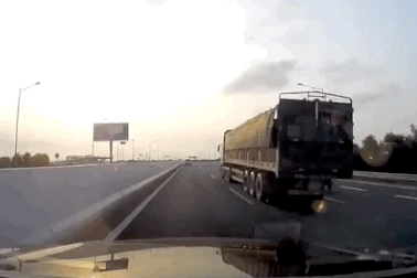 Chuyển làn đột ngột trên cao tốc - Hiểm hoạ khó lường