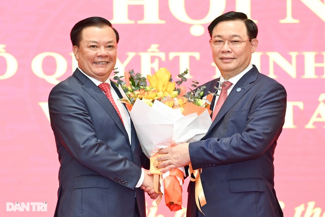 Lễ nhậm chức Bí thư Thành ủy Hà Nội của ông Đinh Tiến Dũng - 12 Lễ nhậm chức Bí thư Thành ủy Hà Nội của ông Đinh Tiến Dũng - 12