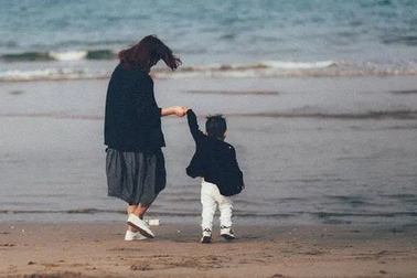 Cô giáo “kì thị” mẹ đơn thân và người nghèo: Vô cảm hay thiếu hiểu biết?