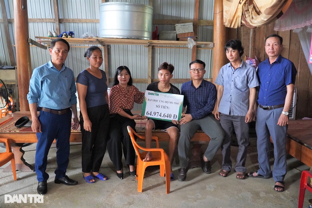 Hơn 140 triệu đồng đến với chàng trai vừa xuất ngũ gặp tai nạn - 1 Hơn 140 triệu đồng đến với chàng trai vừa xuất ngũ gặp tai nạn - 1