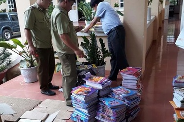 Bắt giữ hàng nghìn quyển sách giáo khoa bị dán tem giả