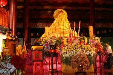 Đêm mưa tiễn tượng Phật ngọc về Australia