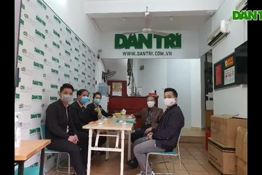 Ngân hàng SHB trao tặng 100 triệu đồng đến chàng trai chống “giặc” Covid-19