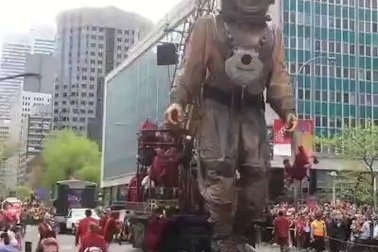 Choáng ngợp trước những người khổng lồ sống động