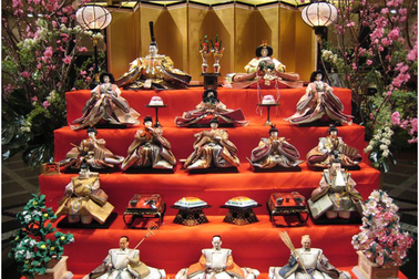 Vì sao người Nhật thường trưng bày hoa đào trong lễ hội Hina Matsuri?