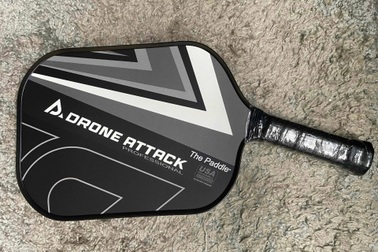 Cây vợt pickleball có hình dáng độc lạ được sử dụng thi đấu tại Mỹ