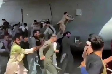 Thêm chi tiết vụ thi thể kẹt trong càng máy bay Mỹ sơ tán khỏi Afghanistan