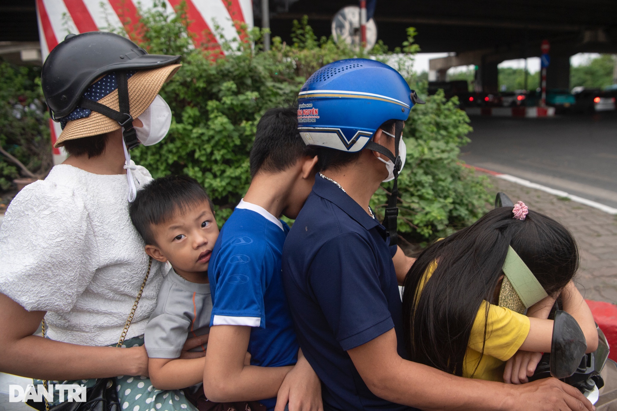 Mnoho řidičů bylo v den, kdy se po svátcích 30. dubna a 1. května vrátili do Hanoje, překvapeno - 7 Nhiều tài xế bất ngờ trong ngày trở lại Hà Nội sau nghỉ lễ 30/4-1/5 - 7