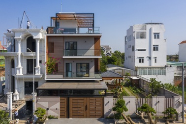 Gia chủ TPHCM chi 11 tỷ đồng làm biệt thự 400m2 ngập cây xanh