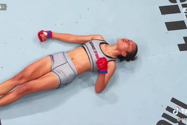 Võ sĩ Trung Quốc đá vào đầu cực mạnh khiến đối thủ nhập viện