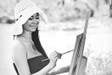 Mỹ Vân: Đặt thiết kế riêng trang phục để thi hoa hậu phu nhân Canada