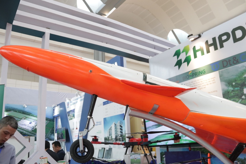 Chiêm ngưỡng máy bay không người lái, tàu ngầm ở Hà Nội - 14 Chiêm ngưỡng máy bay không người lái, tàu ngầm ở Hà Nội - 14