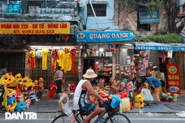 Bảo vệ trẻ em khỏi ảnh hưởng bởi đồ chơi bạo lực dịp Tết Trung thu