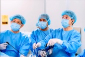 Phẫu thuật nội soi cắt u gan ác tính thành công cho bệnh nhân người Campuchia