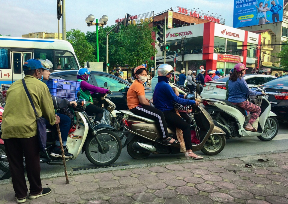 Cái bang kiếm ăn ở Hà Nội: Liệu lòng tốt có được đặt đúng chỗ? - 6 Cái bang kiếm ăn ở Hà Nội: Liệu lòng tốt có được đặt đúng chỗ? - 6