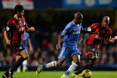 Trọng tài “bẻ còi” cho Chelsea quả penalty?