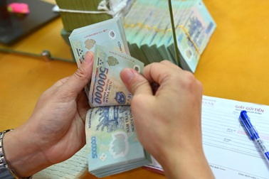 Ngân hàng ồ ạt báo lãi "khủng", có miễn nhiễm với thông tin xấu?