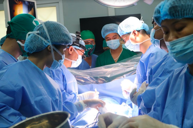 Ho, khó thở, tưởng viêm phổi hóa u trung thất