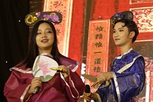 Sinh viên Luật “cosplay Diên hi công lược” đón khóa mới