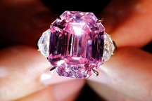 Viên kim cương hồng hiếm có, “hét” giá gần 1,2 nghìn tỷ đồng