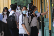 Con "chạy sô" luyện thi lớp 10, mẹ mất ngủ trắng đêm