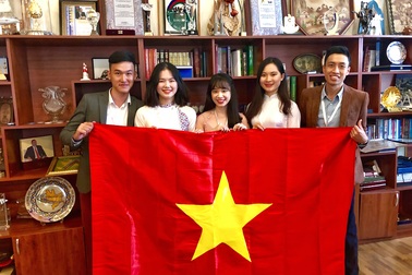 Đoàn Việt Nam nhận giải thưởng trong cuộc thi viết về Azerbaijan