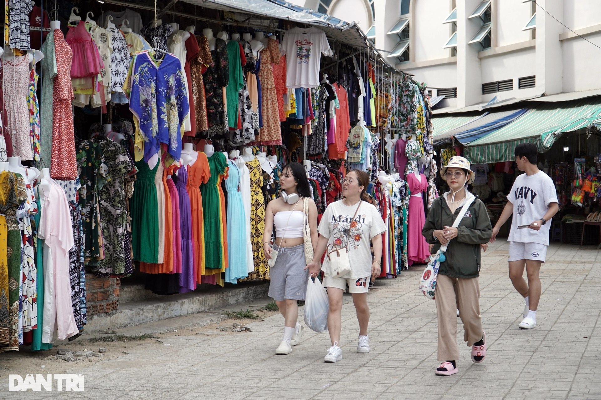 Chợ mới khang trang dân chẳng mặn mà, quyết bám trụ ở chợ 50 năm tuổi - 11 Chợ mới khang trang dân chẳng mặn mà, quyết bám trụ ở chợ 50 năm tuổi - 11