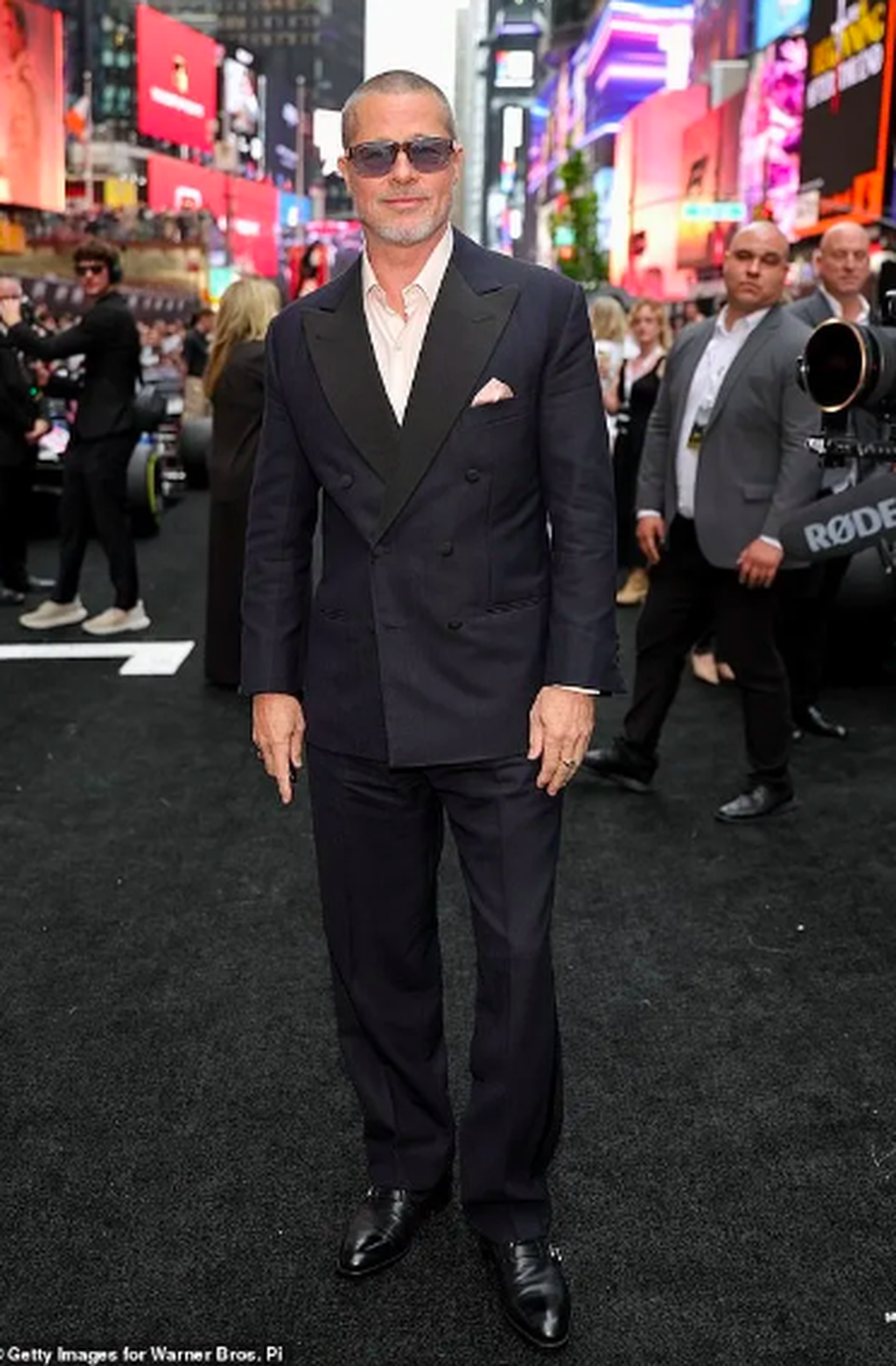 Hình ảnh đẹp đôi của quý ông hấp dẫn Brad Pitt và bạn gái kém 27 tuổi - 3 Hình ảnh đẹp đôi của quý ông hấp dẫn Brad Pitt và bạn gái kém 27 tuổi - 3