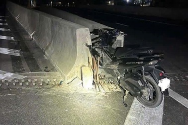 Húc vào khối bê tông trên đường đang thi công ở Đồng Nai, một người tử vong