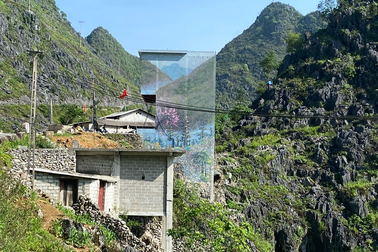 Sự thật về những ngôi nhà "tàng hình" gây sốt ở Hà Giang