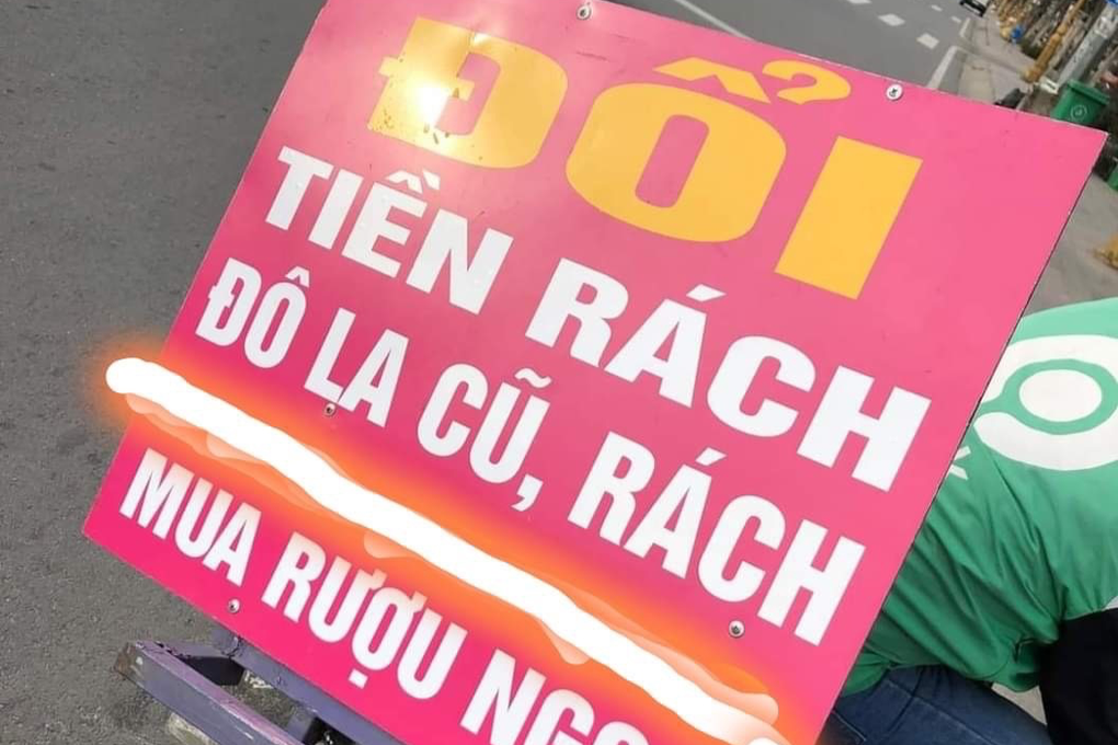 Nghề lạ mua tiền rách ở TPHCM: Chỉ còn 1/2 tờ vẫn bán được! - 3 Nghề lạ mua tiền rách ở TPHCM: Chỉ còn 1/2 tờ vẫn bán được! - 3