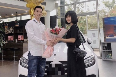 Thêm cặp đôi làng bóng gia nhập "câu lạc bộ xe hơi tiền tỷ"