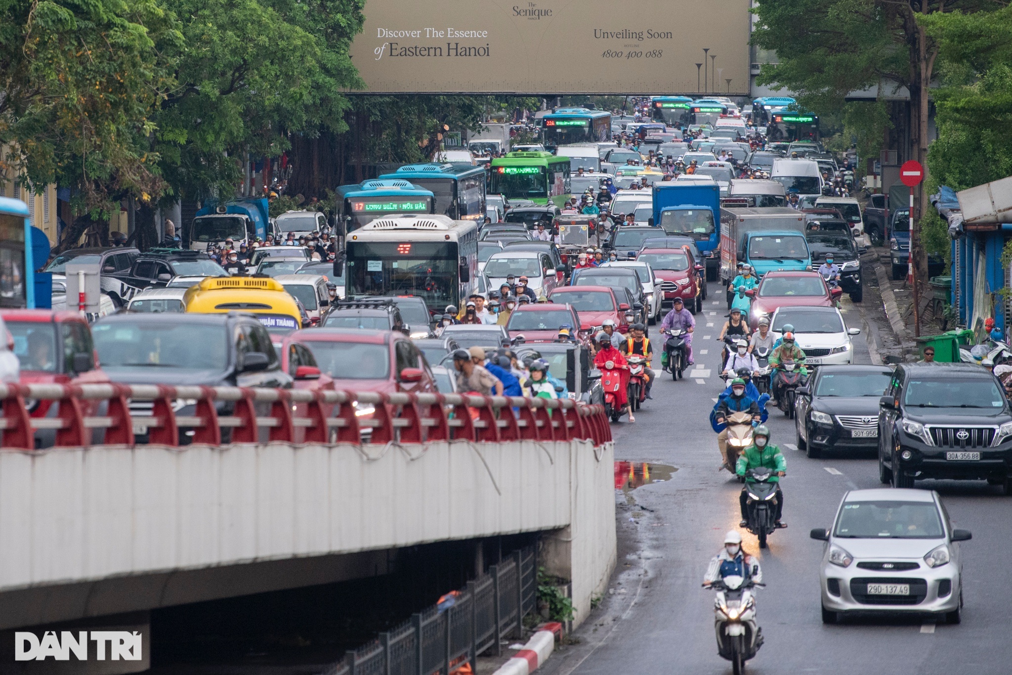 Cấm cầu Long Biên, hàng nghìn phương tiện nối đuôi nhau đi cầu Chương Dương - 6