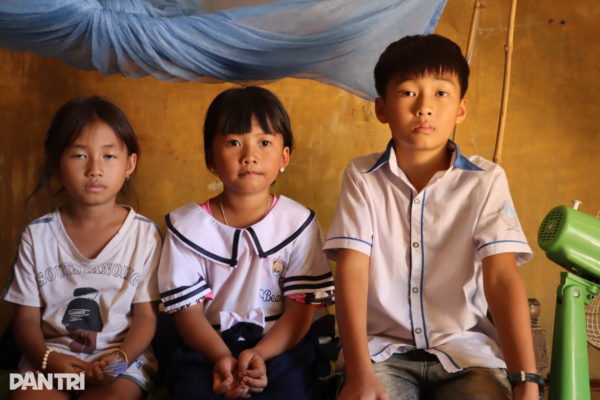 20 học sinh tự sống với nhau ở khu nhà hoang, bữa cơm chỉ cá khô và mì tôm - 6