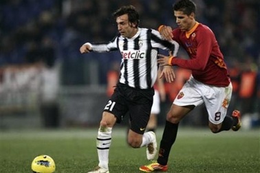 Juventus chia điểm đầy kịch tính với AS Roma 