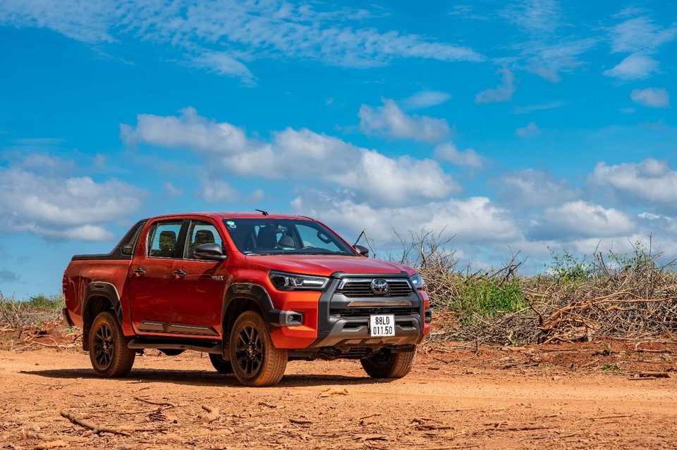Khách nườm nượp mua Toyota Hilux 2021 và đây là lý do - 1 Khách nườm nượp mua Toyota Hilux 2021 và đây là lý do - 1