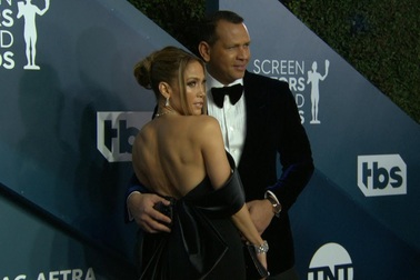 Jennifer Lopez đeo nữ trang kim cương dự sự kiện