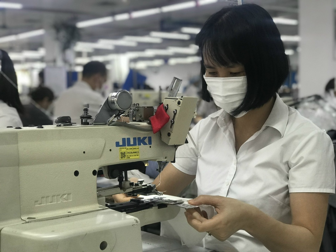 Công nhân chọn làm 8 tiếng, lương 9 triệu hay 10 giờ/ngày để nhận 12 triệu? - 1 Công nhân chọn làm 8 tiếng, lương 9 triệu hay 10 giờ/ngày để nhận 12 triệu? - 1