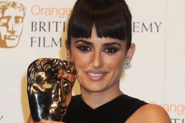 Kate Winslet, Penélope Cruz lại “sáng” tại lễ trao giải BAFTA 
