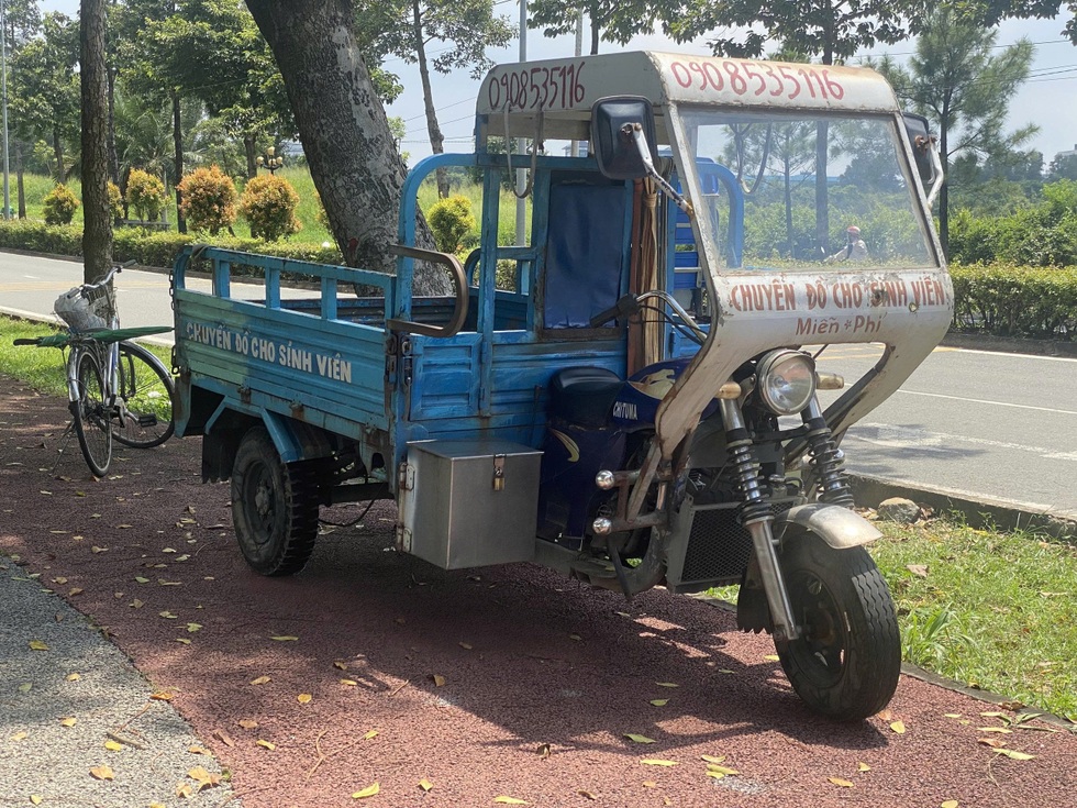 “Hiệp sĩ” của hàng nghìn sinh viên TPHCM đổ bệnh - 3 “Hiệp sĩ” của hàng nghìn sinh viên TPHCM đổ bệnh - 3