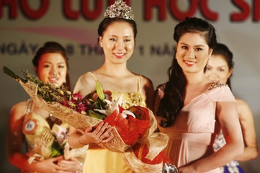 Nữ sinh ĐH Hà Nội đăng quang người đẹp Hoa anh đào