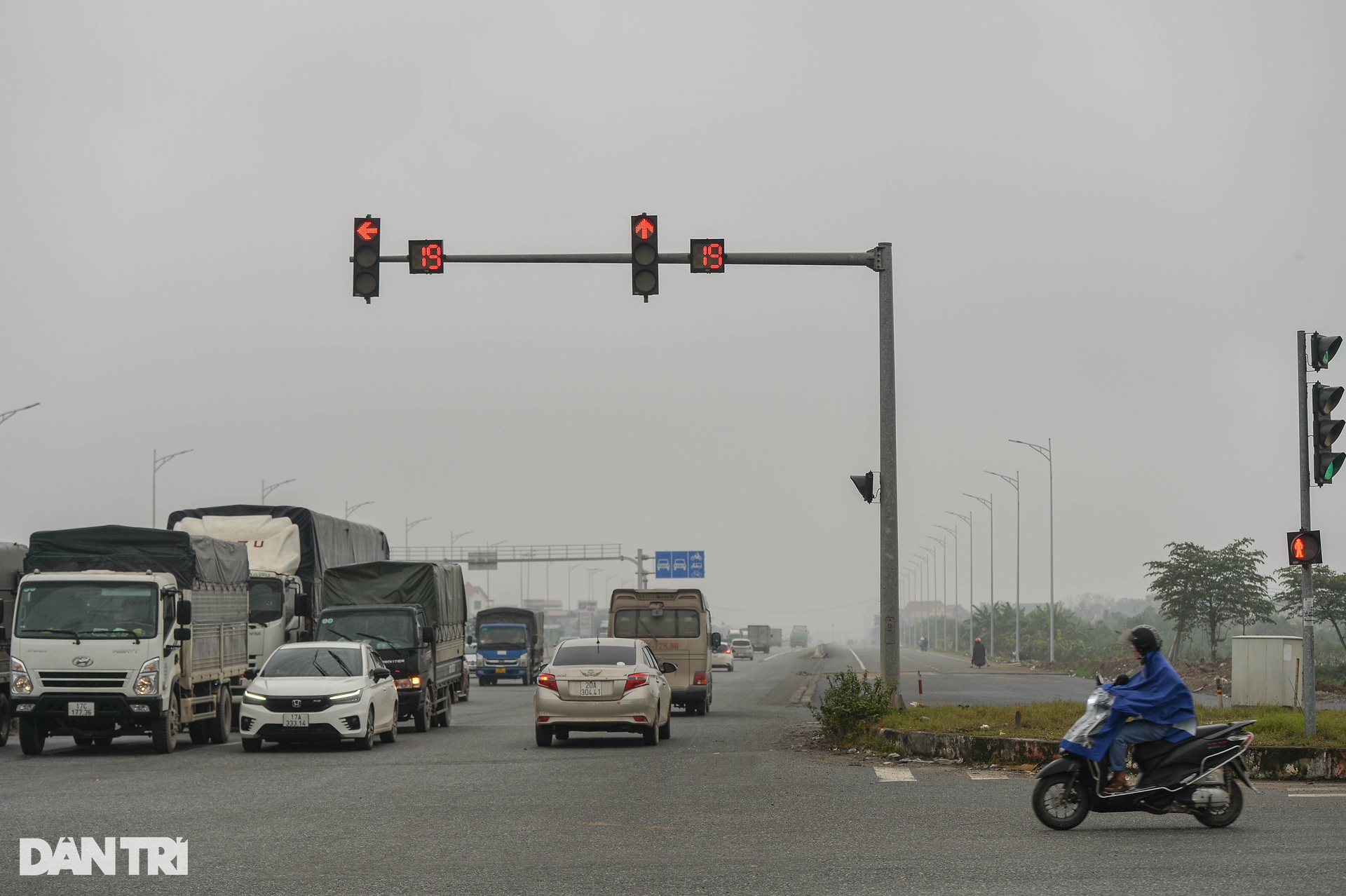 Chiêm ngưỡng tuyến đường 8 làn, rộng hơn cao tốc ở Hưng Yên - 9