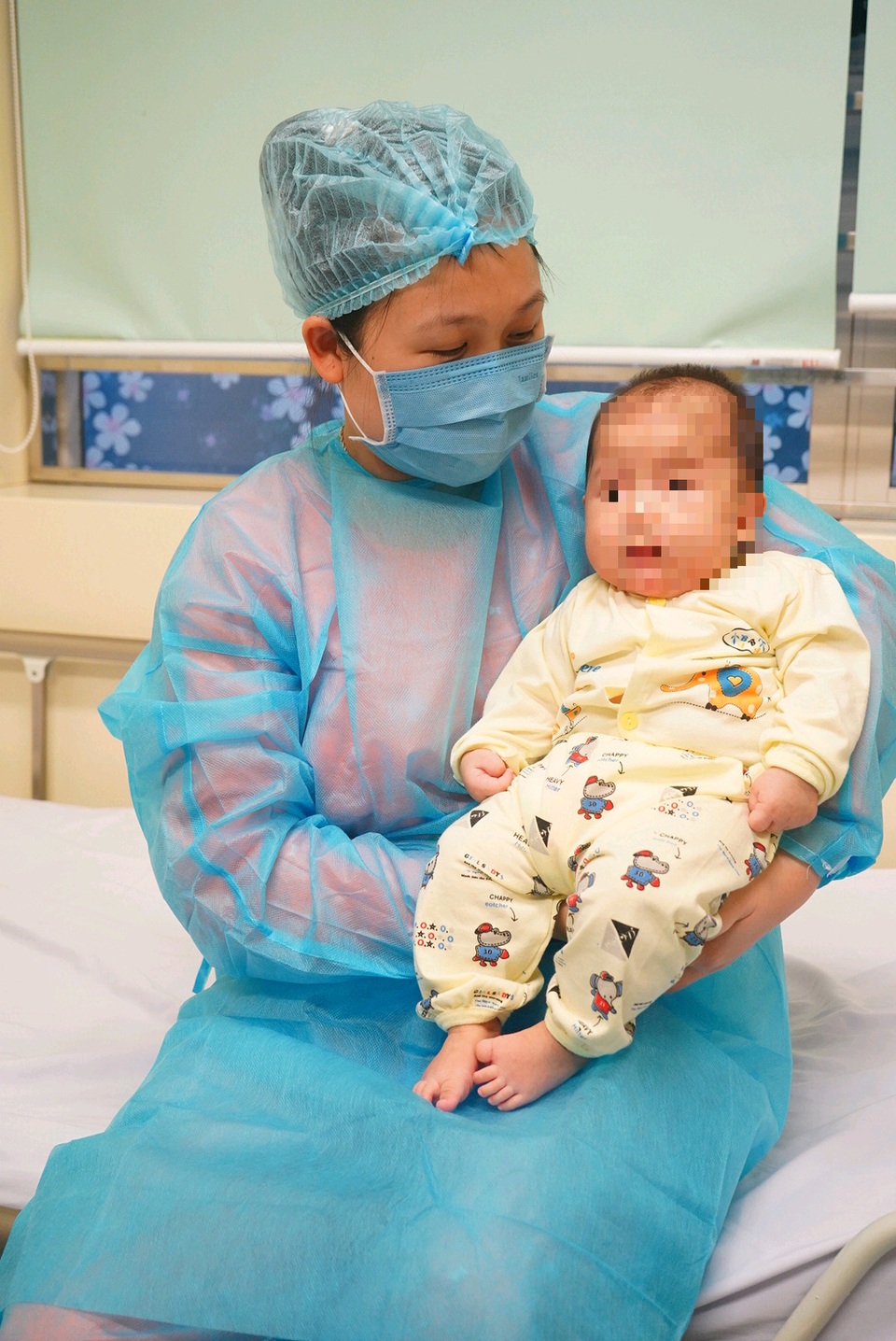Bệnh nhi duy nhất tại Việt Nam nhiễm virus corona xuất viện khoẻ mạnh - 2 Bệnh nhi duy nhất tại Việt Nam nhiễm virus corona xuất viện khoẻ mạnh - 2