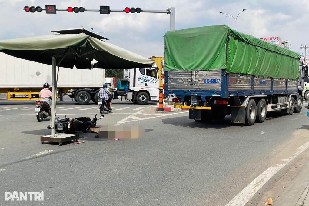 Đi trại giam thăm con trai, người phụ nữ bị xe tải cán tử vong ở TPHCM - 1 Đi trại giam thăm con trai, người phụ nữ bị xe tải cán tử vong ở TPHCM - 1