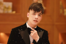 Ca sĩ Việt Sơn gây bất ngờ với phong cách âm nhạc thập niên 70