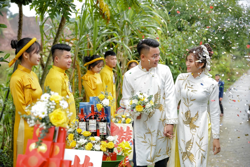Dàn xe cút kít trong đám hỏi ở Thái Nguyên gây bão cộng đồng mạng - 5 Dàn xe cút kít trong đám hỏi ở Thái Nguyên gây bão cộng đồng mạng - 5