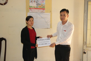 Hơn 192 triệu đồng bạn đọc giúp đỡ bé gái 9 tuổi bị ung thư buồng trứng