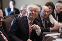 Phiên họp nội các kỳ lạ của Tổng thống Trump